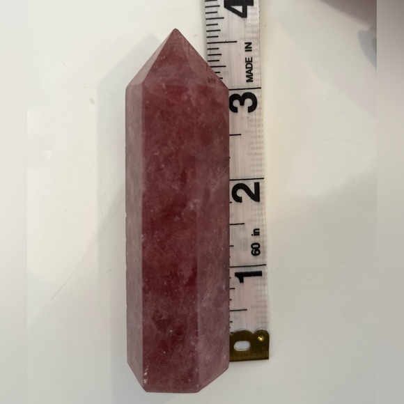 Strawberry 🍓 quartz crystal tower - Picture 5 of 5